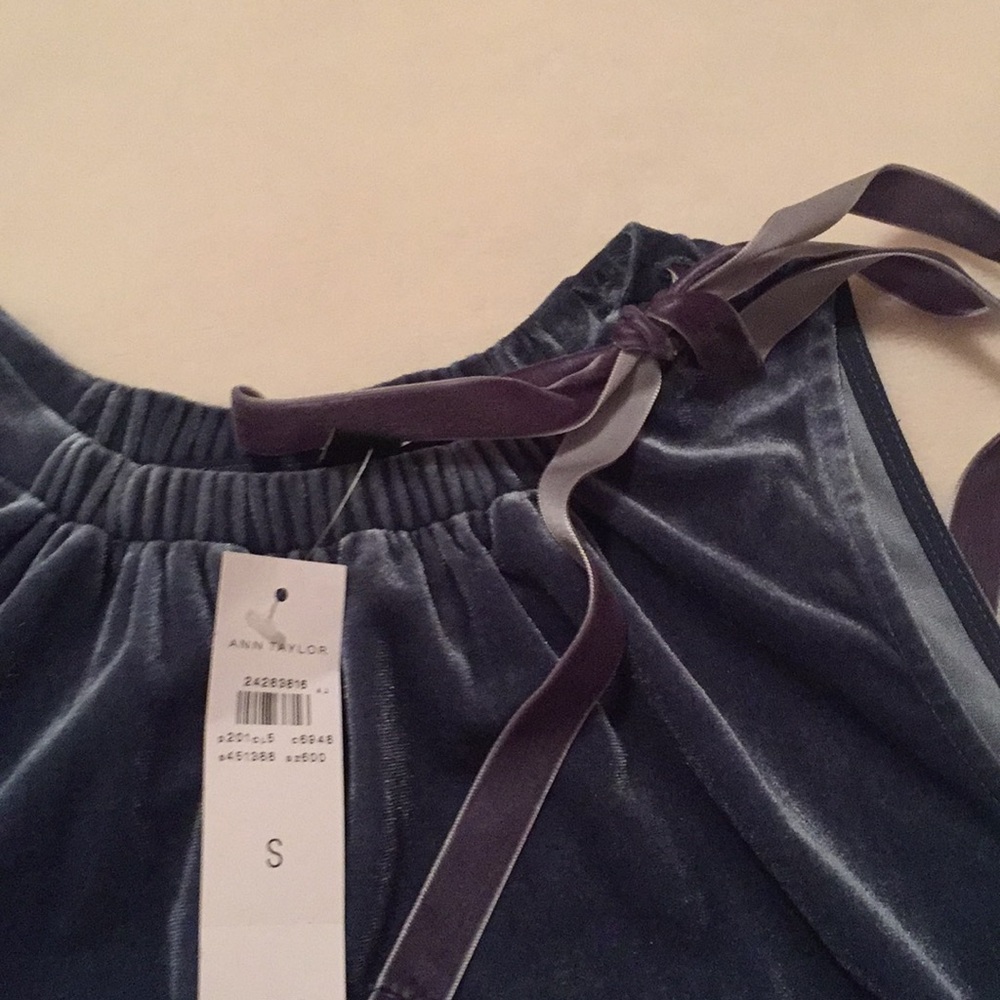 ANN TAYLOR TOP - Picture 2 of 5